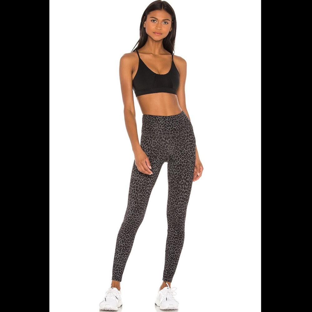 🆕 STRUT-THIS Teagan Ankle Legging in Grey‎ Leopard